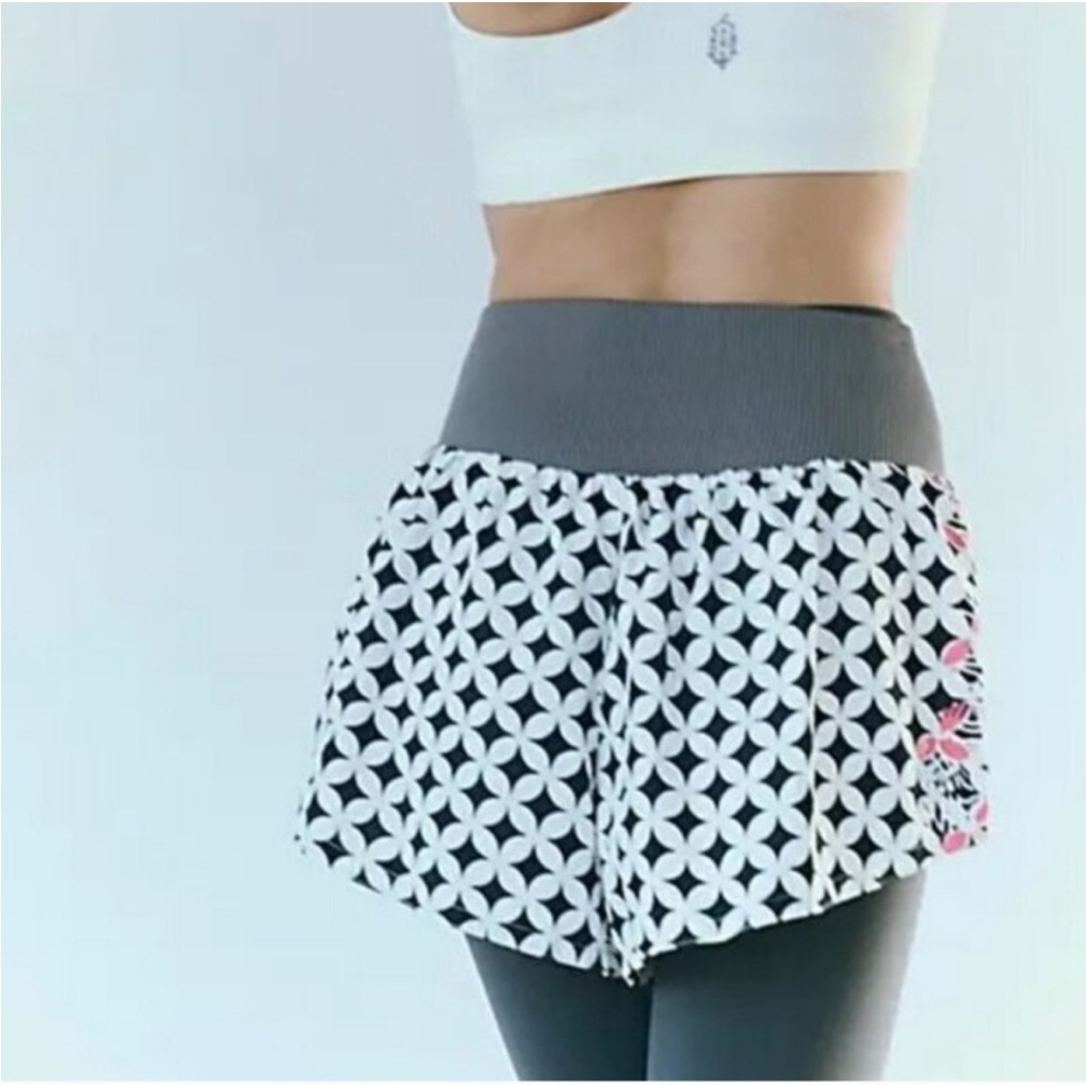 Free People Movement Carpe Diem Geo Printed High Waisted Shorts Size Small NWOT - Picture 3 of 7